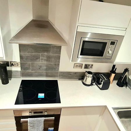 1-Bedroom Aprt In Salford- Freeparking- Sleeps3 曼彻斯特 外观 照片