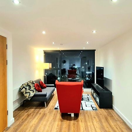 1-Bedroom Aprt In Salford- Freeparking- Sleeps3 曼彻斯特 外观 照片