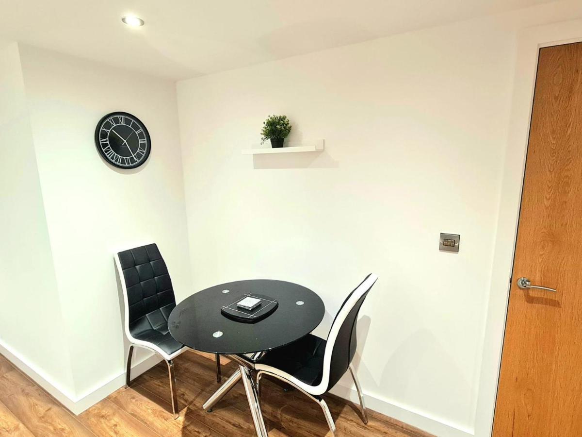 1-Bedroom Aprt In Salford- Freeparking- Sleeps3 曼彻斯特 外观 照片