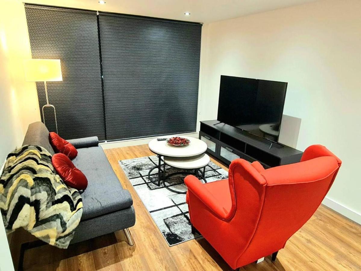 1-Bedroom Aprt In Salford- Freeparking- Sleeps3 曼彻斯特 外观 照片