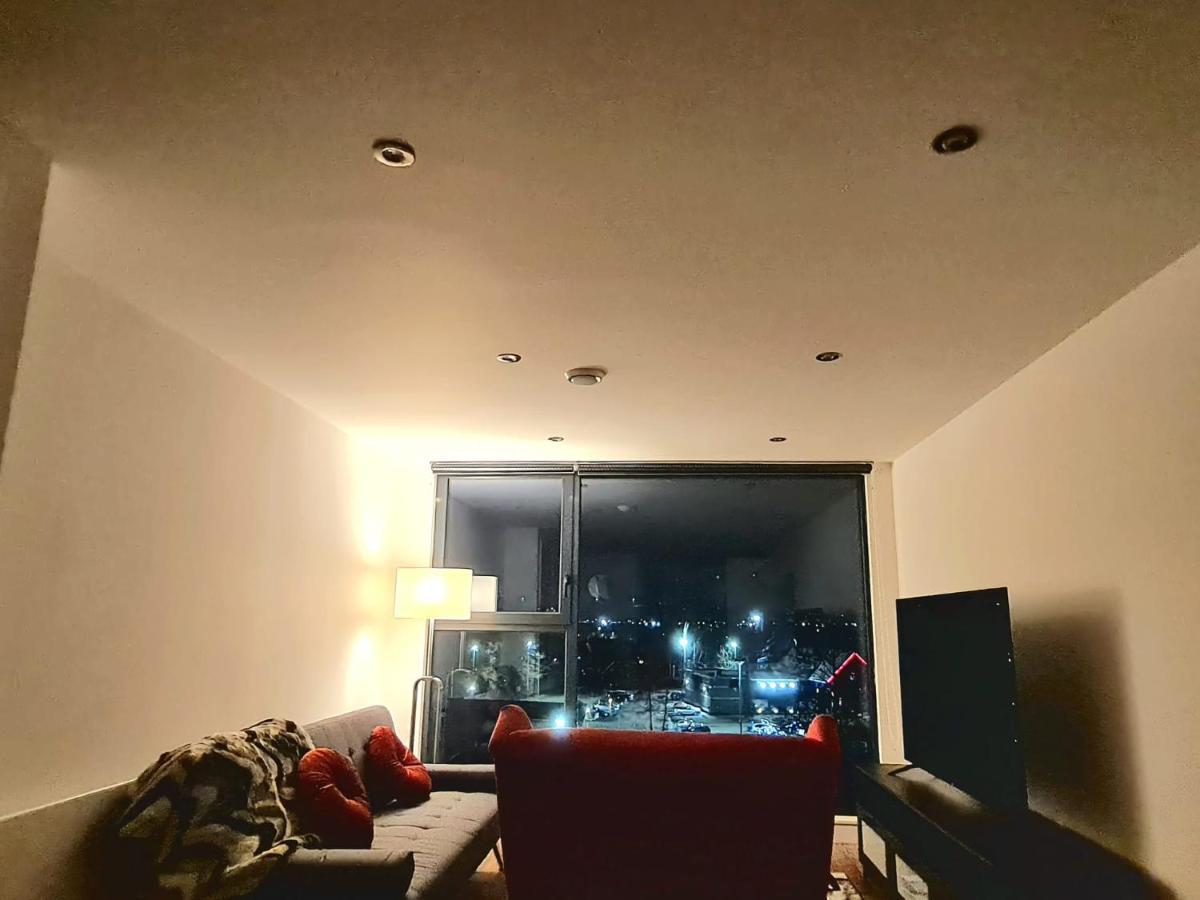 1-Bedroom Aprt In Salford- Freeparking- Sleeps3 曼彻斯特 外观 照片
