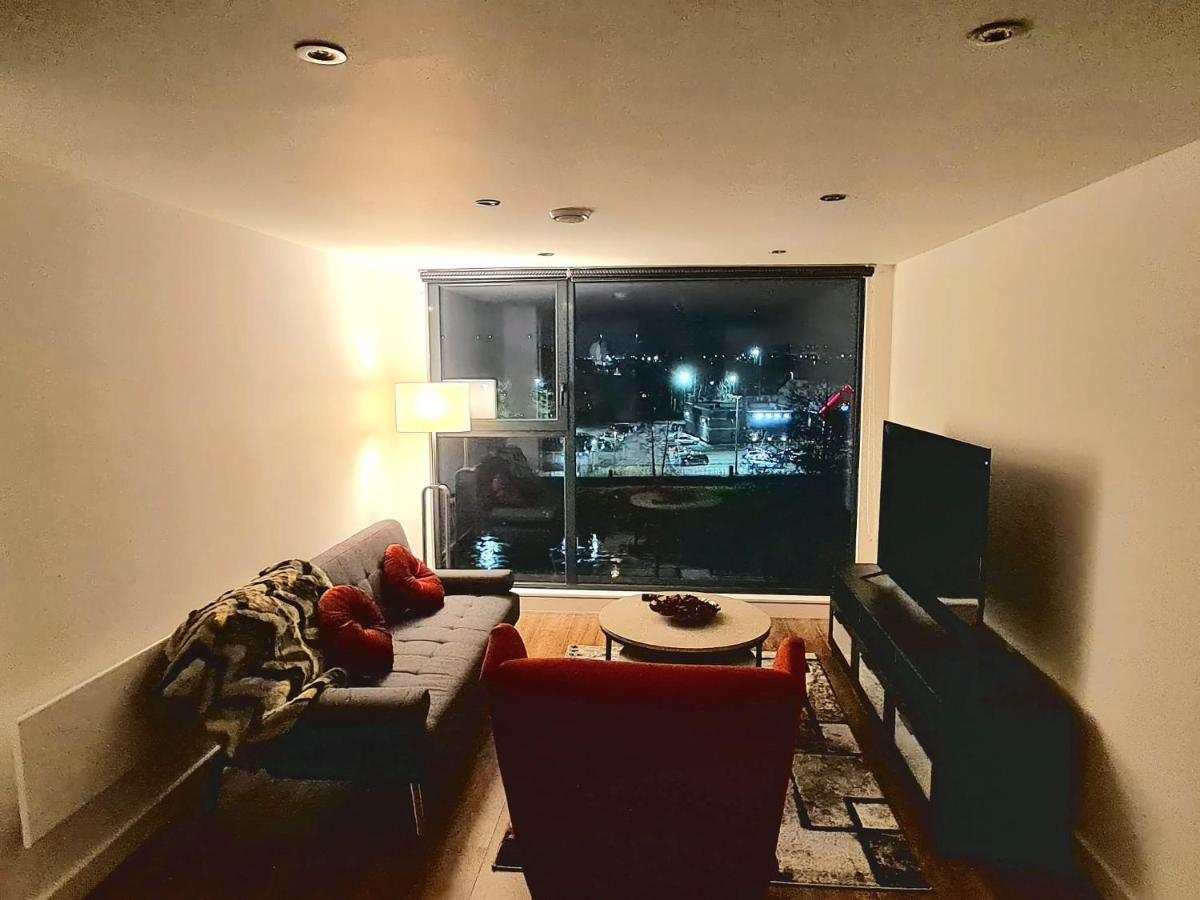 1-Bedroom Aprt In Salford- Freeparking- Sleeps3 曼彻斯特 外观 照片