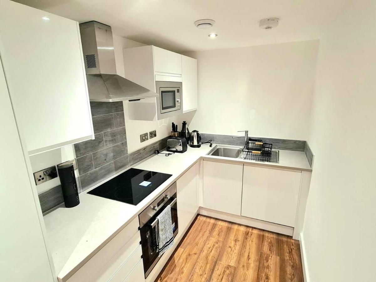 1-Bedroom Aprt In Salford- Freeparking- Sleeps3 曼彻斯特 外观 照片